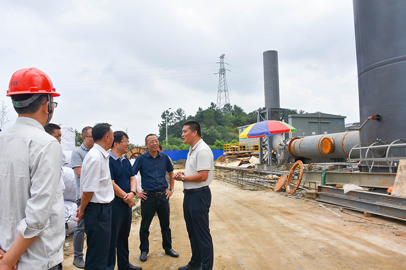 经济和信息化厅技改处处长孙仁伟一行到川威连界基地调研(图2)